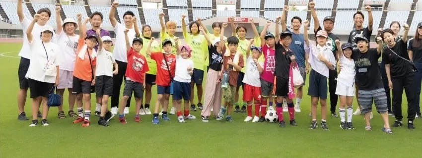 スタジアムでのミライリーダーキャンプの集合写真